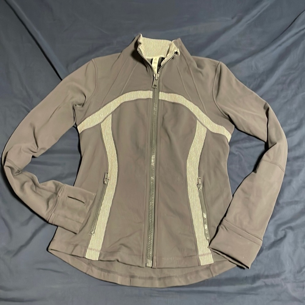 Grey light Lululemon running jacket with thumb holes and vents in back size 8